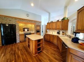 942 River Park Dr, Waukesha, WI 53189
