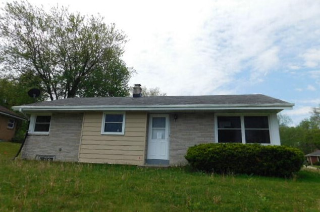 741 Edgewood Ave, South Milwaukee WI  53172-3847 exterior