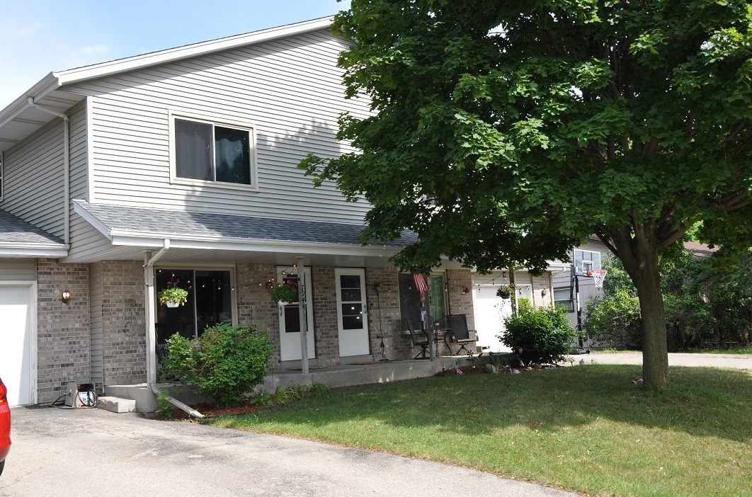 7942 Daniel Ct, Racine, WI 53406-3200