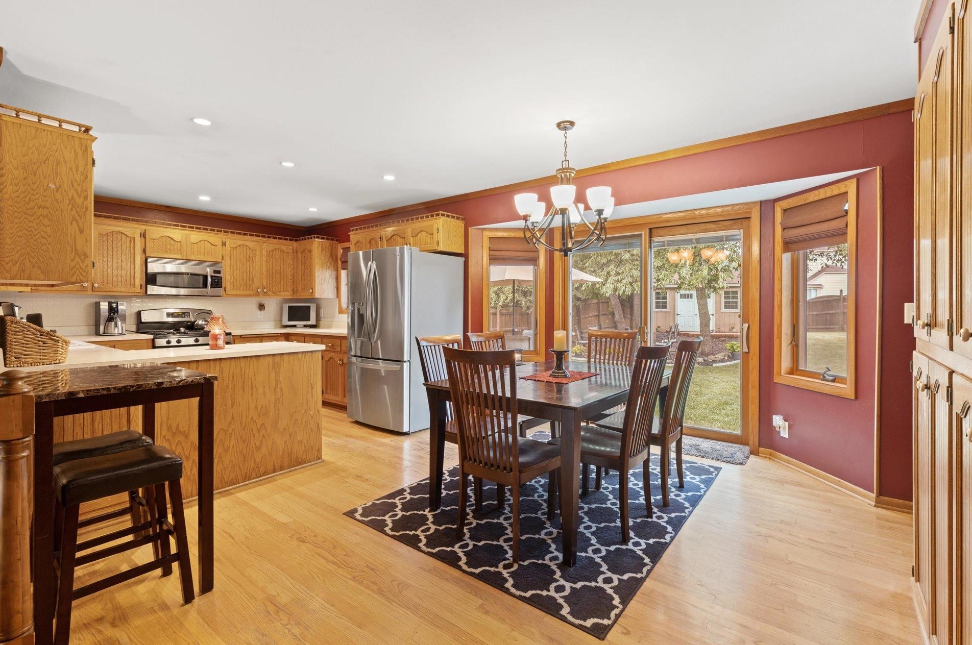 7516 Drake Ln, Hales Corners, WI 53132-2155