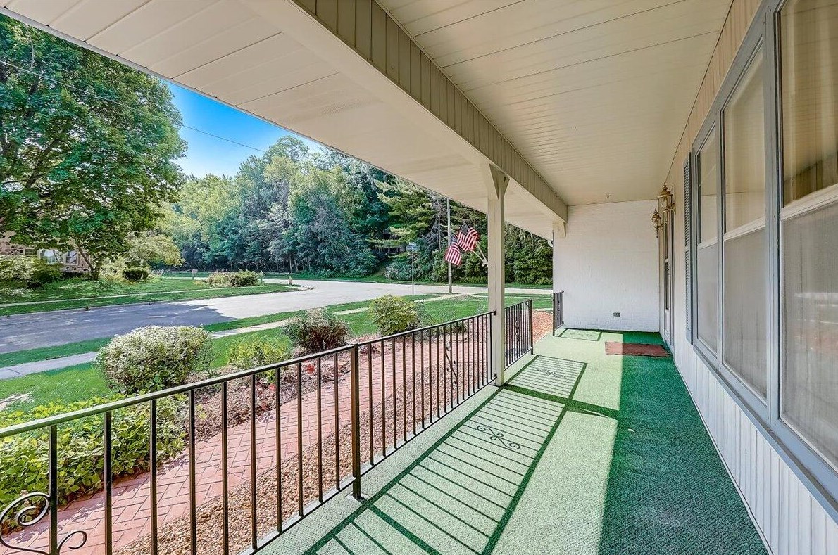 1382 Bobolink Ln, West Bend, WI 53095