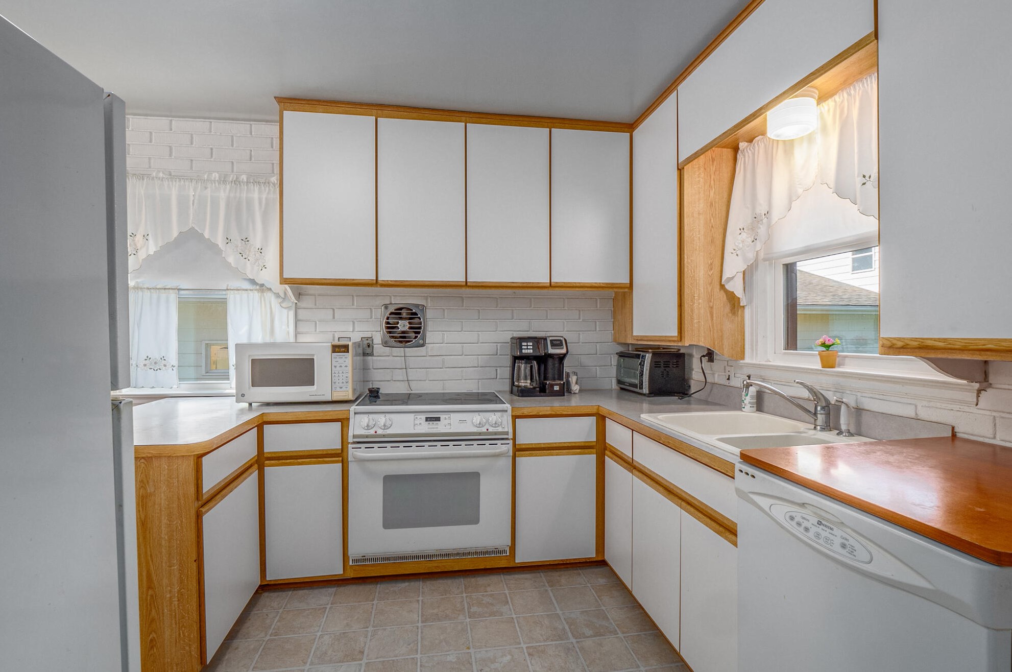 2614 Lakeshore Dr, Sheboygan, WI 53081