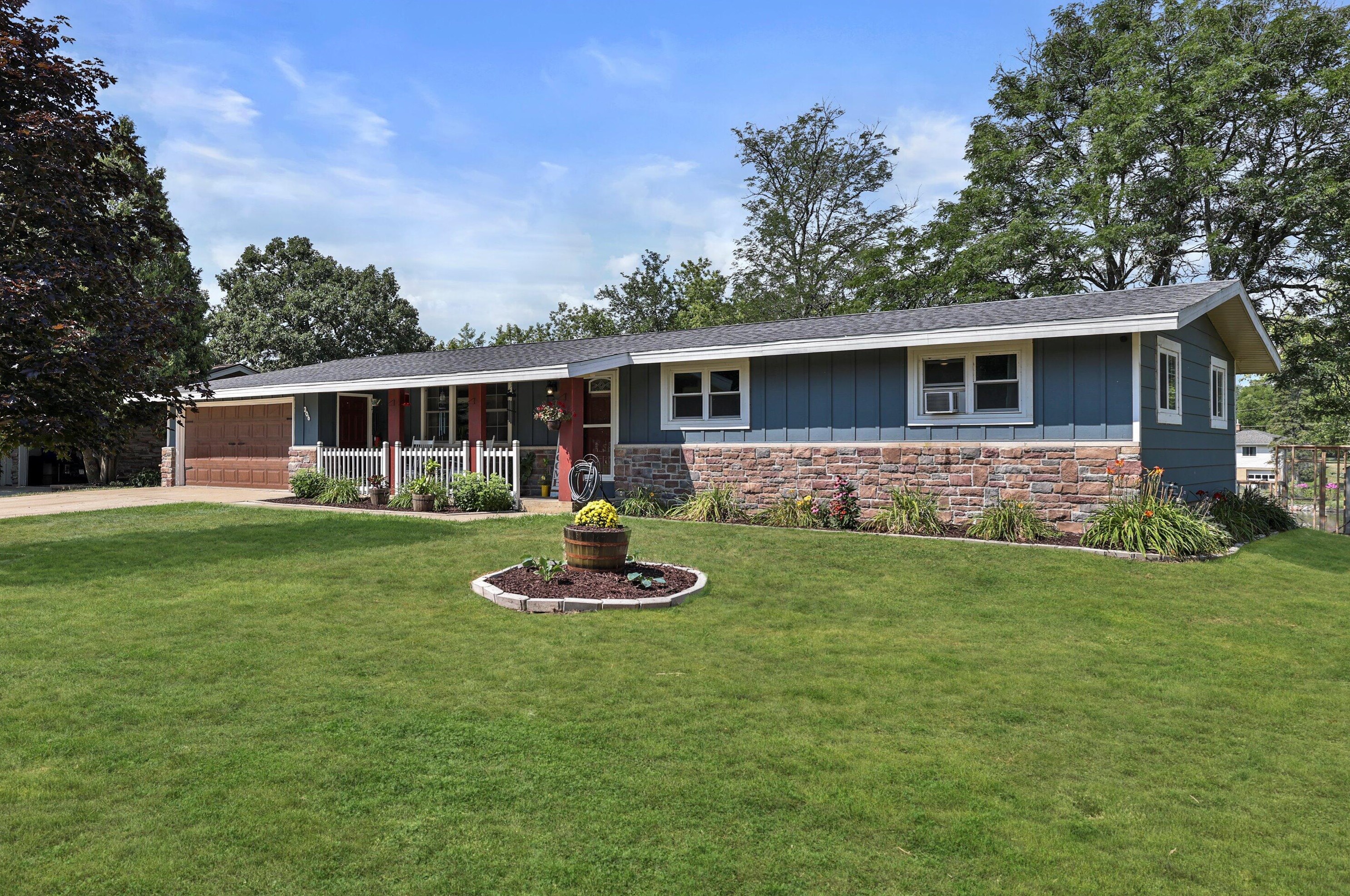 206 Water St, Lyons, WI 53105-6800