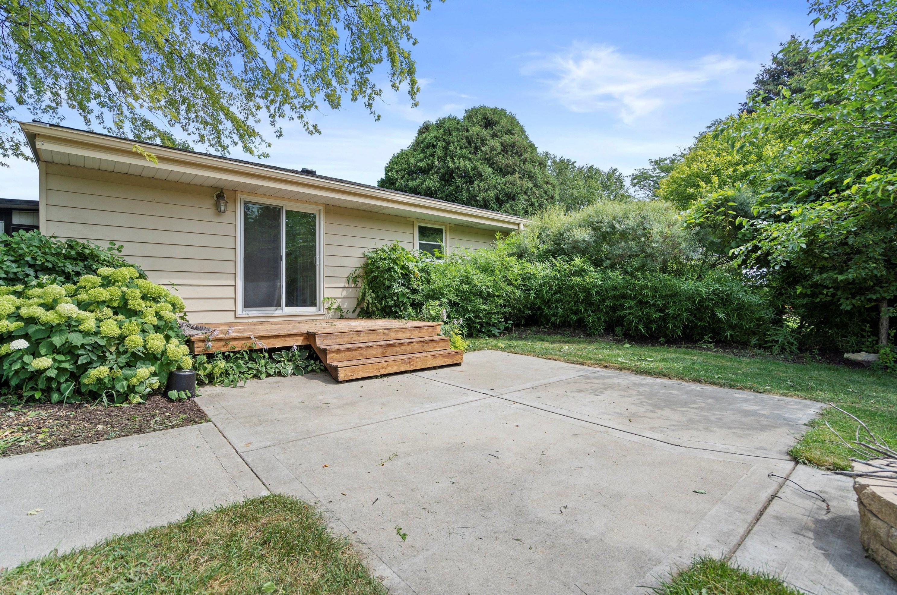 2313 Montana Ave, Oak Creek WI  53154-2437 exterior