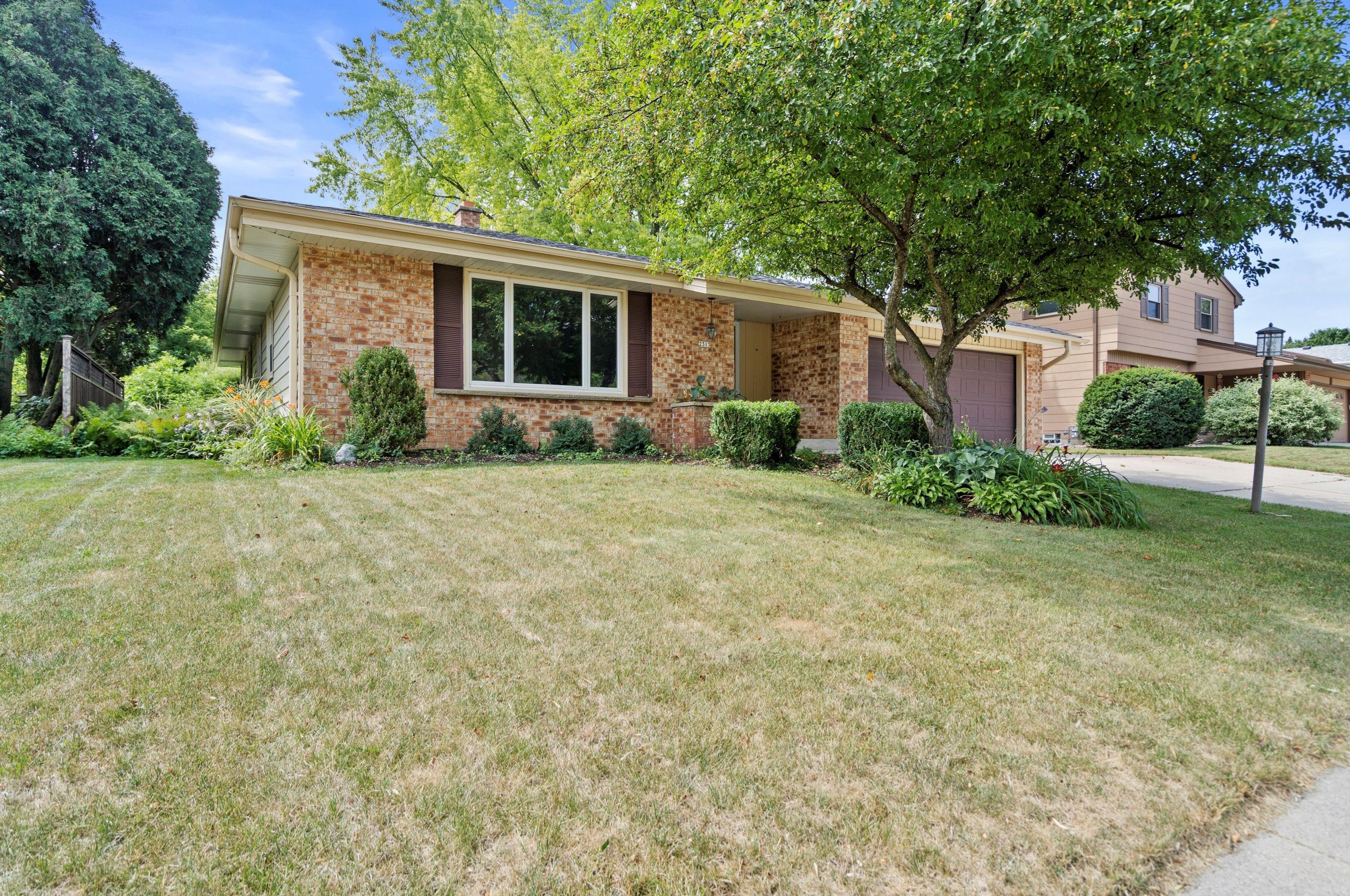 2313 Montana Ave, Oak Creek WI  53154-2437 exterior