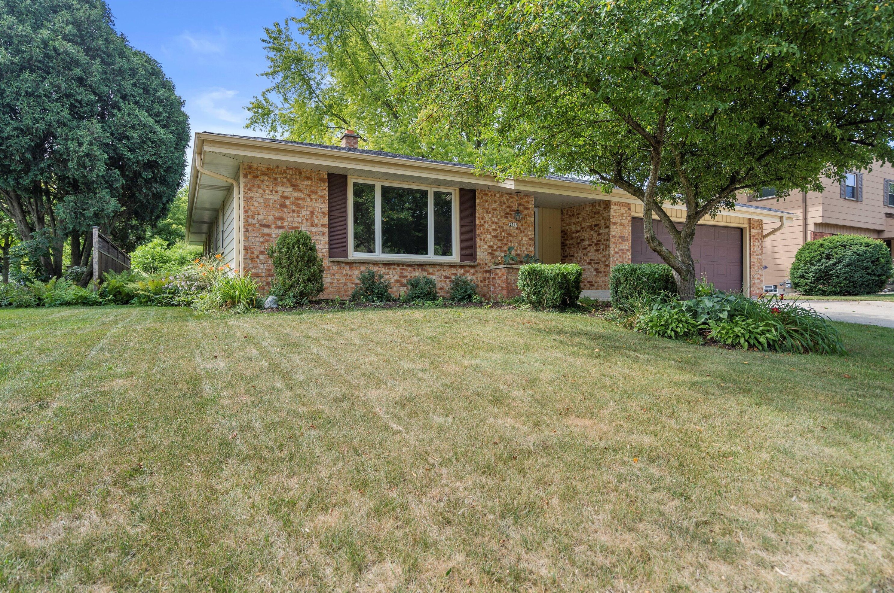 2313 Montana Ave, Oak Creek WI  53154-2437 exterior