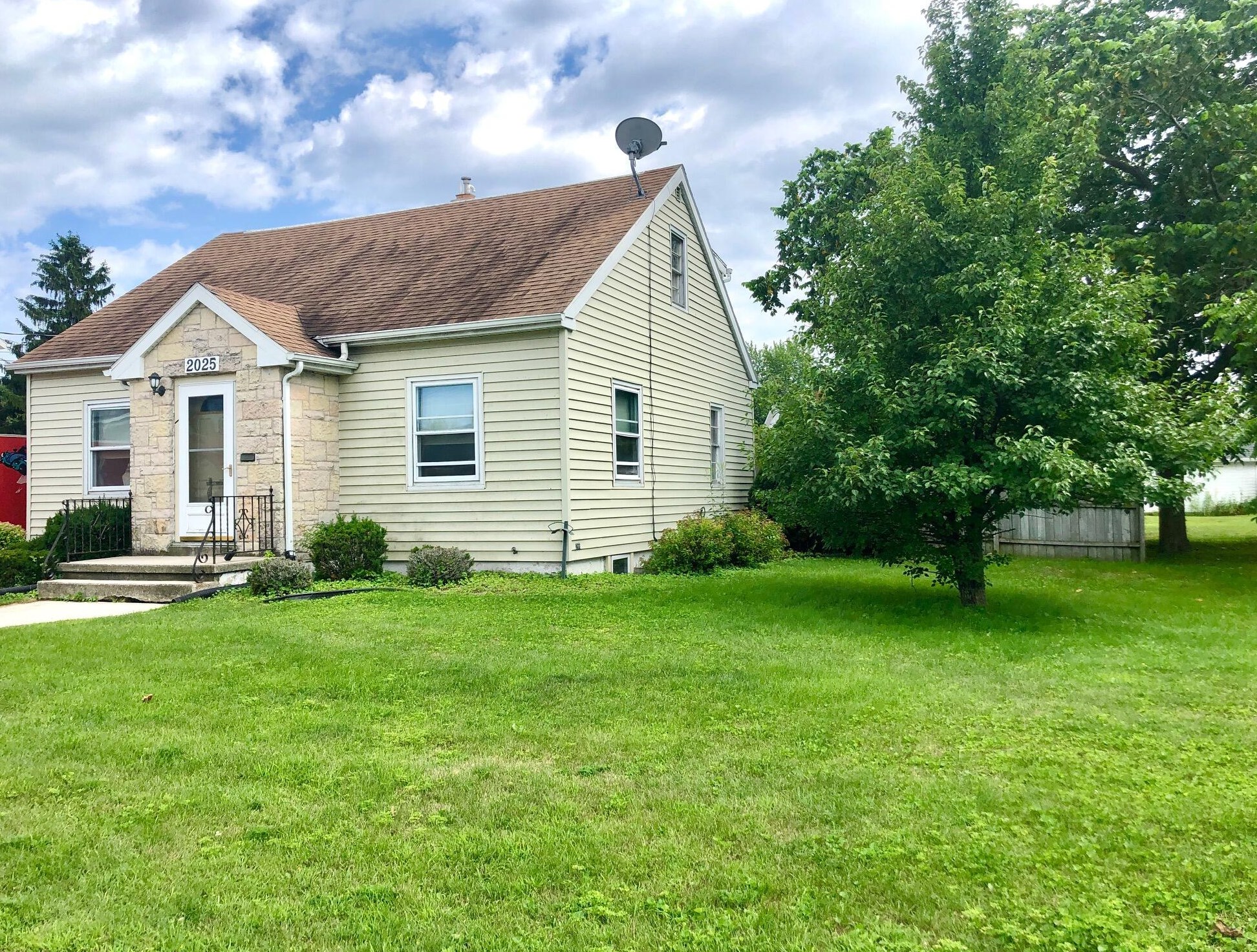 2025 29th St, Two Rivers, WI 54241