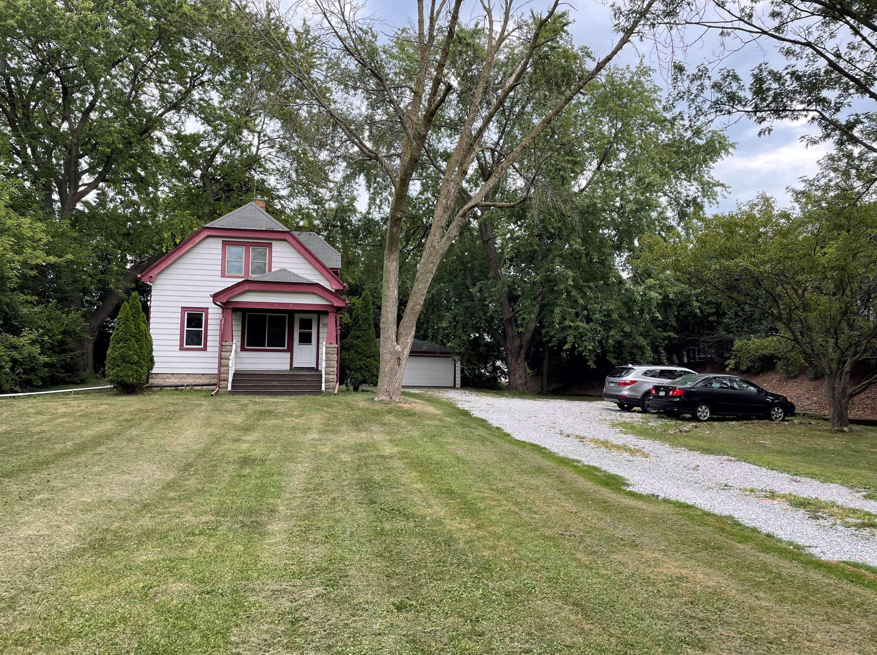 7720 S Howell Ave, Oak Creek, WI 53154