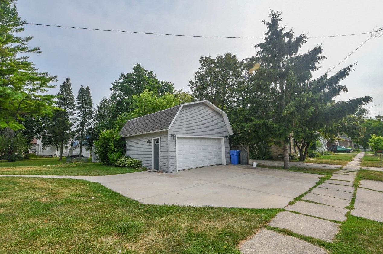606 Cole St, Watertown, WI 53094