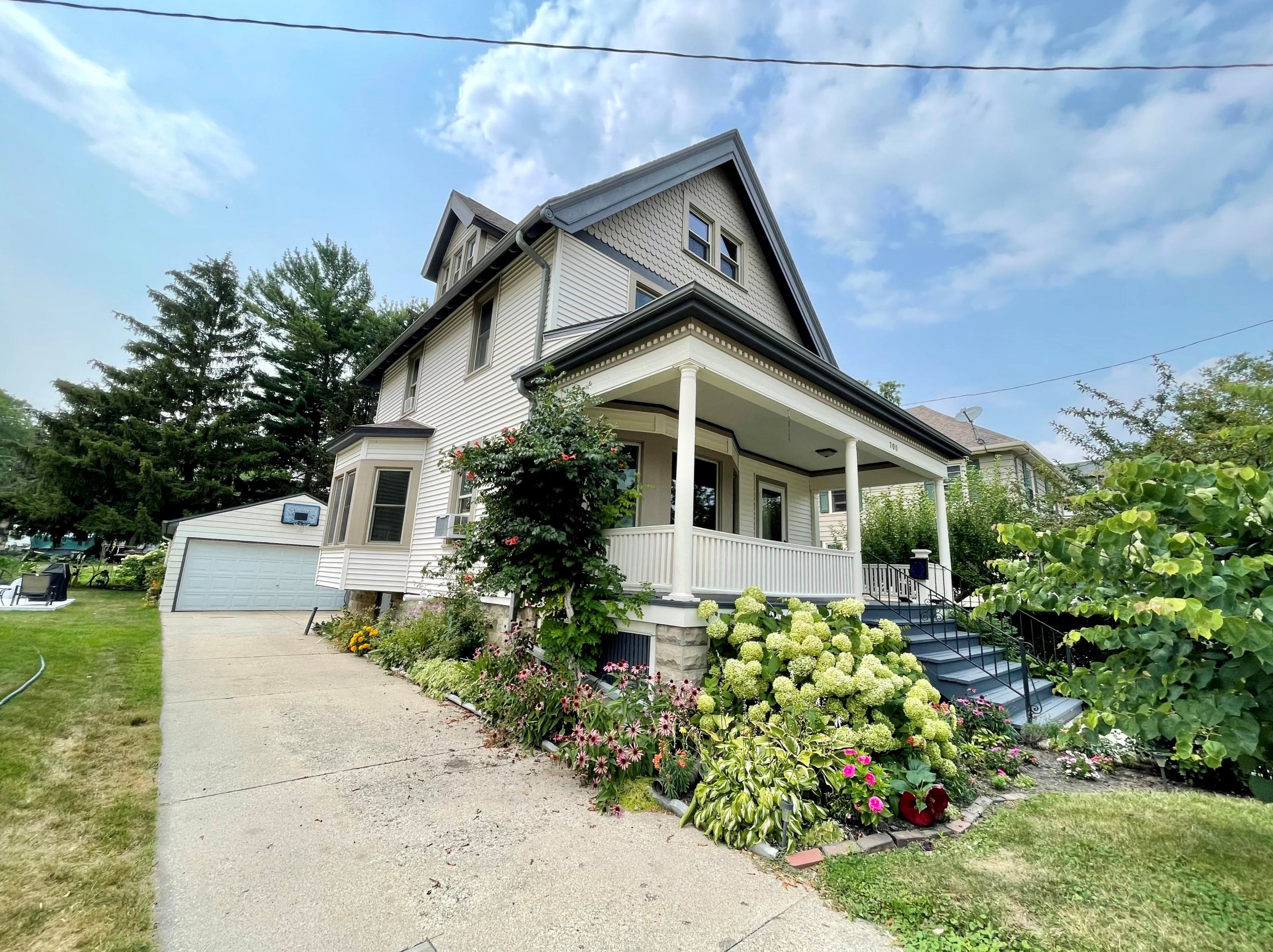 700 S 10th St, Watertown, WI 53094