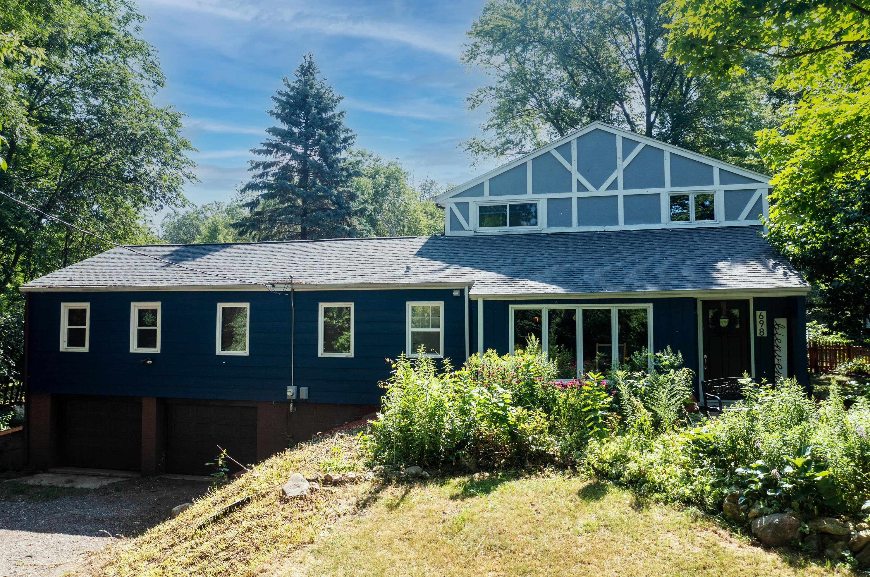 698 N Green Bay Rd, Cedarburg, WI 53012