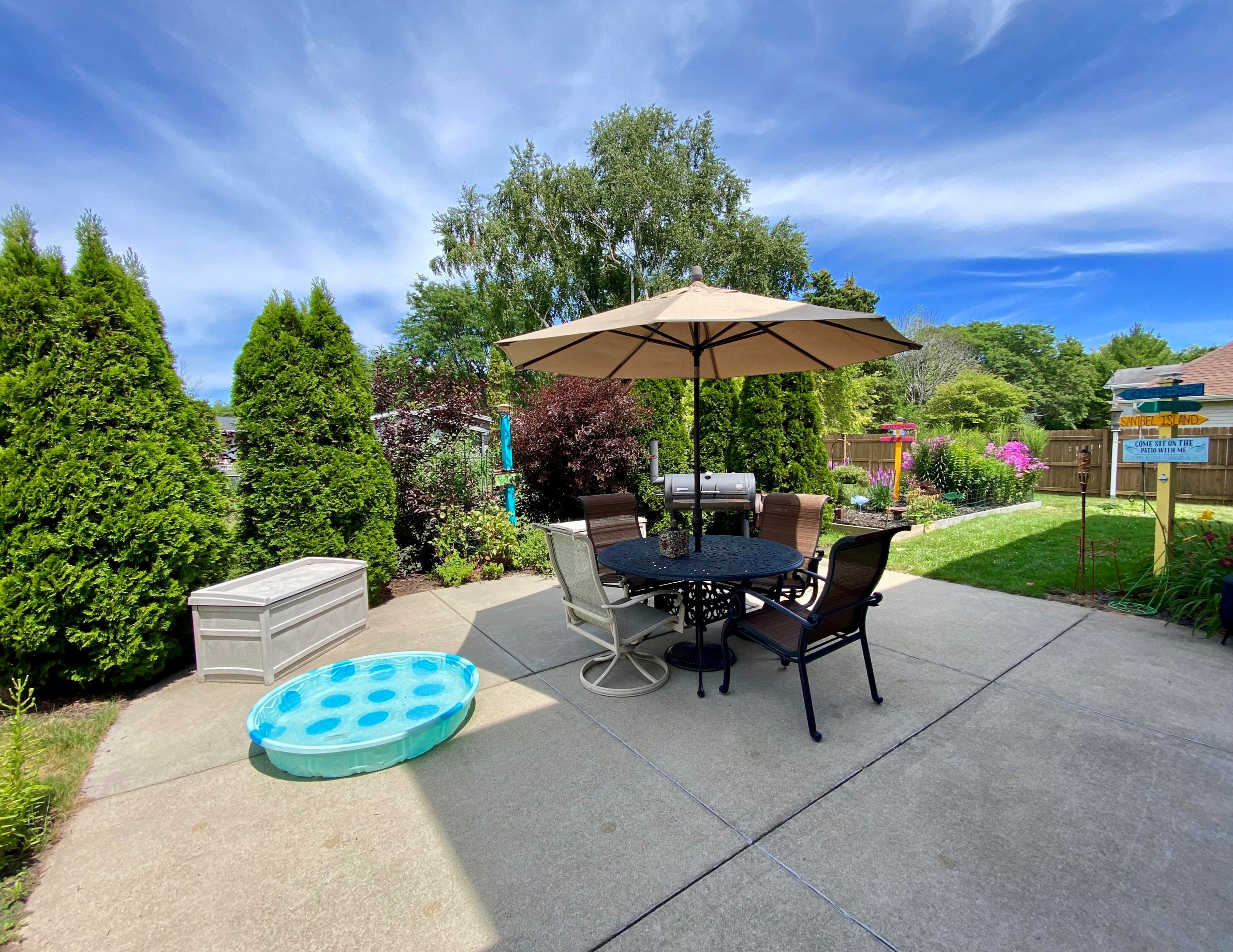 1010 Appaloosa Trl, Racine, WI 53402-2198