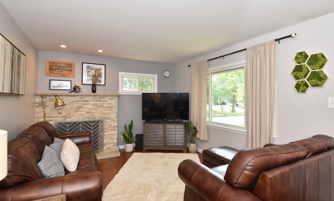 3111 Southway Dr, Hales Corners, WI 53132-8450