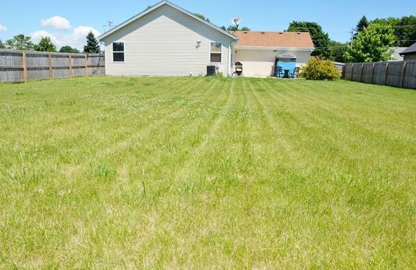 2127 4 1/2 Mile Rd, Racine, WI 53402-1708