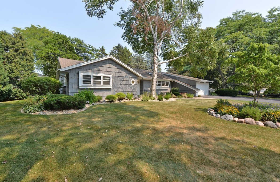 238 Point View Dr, Racine, WI 53402-2651