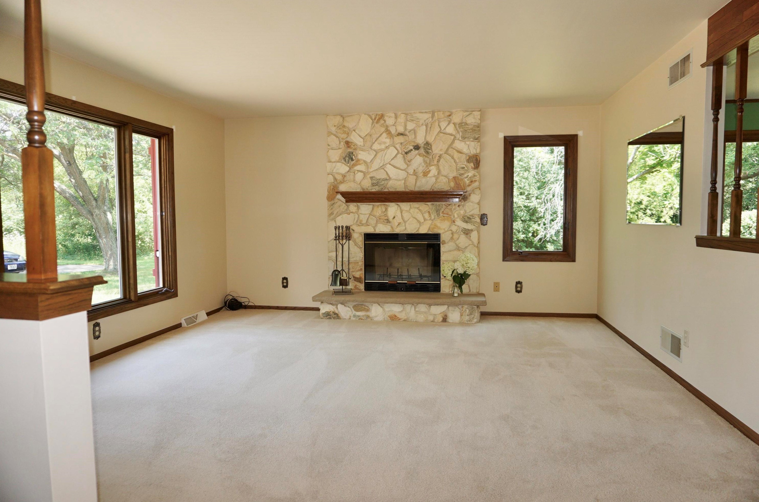 4370 S Hillview Dr, Waukesha, WI 53146