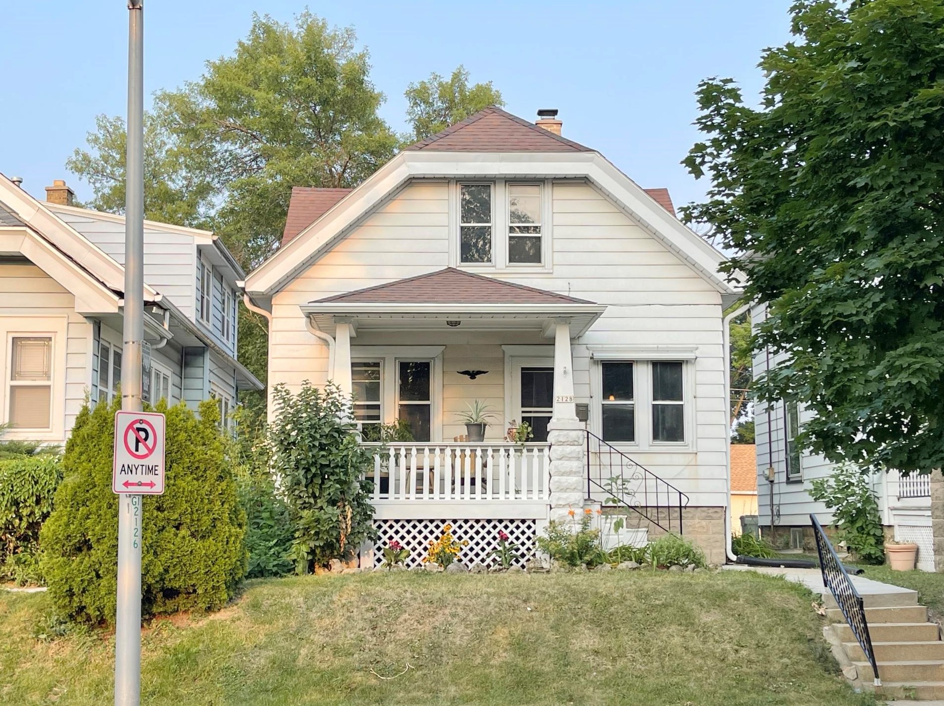 2128 71st St, Milwaukee, WI 53213-1802
