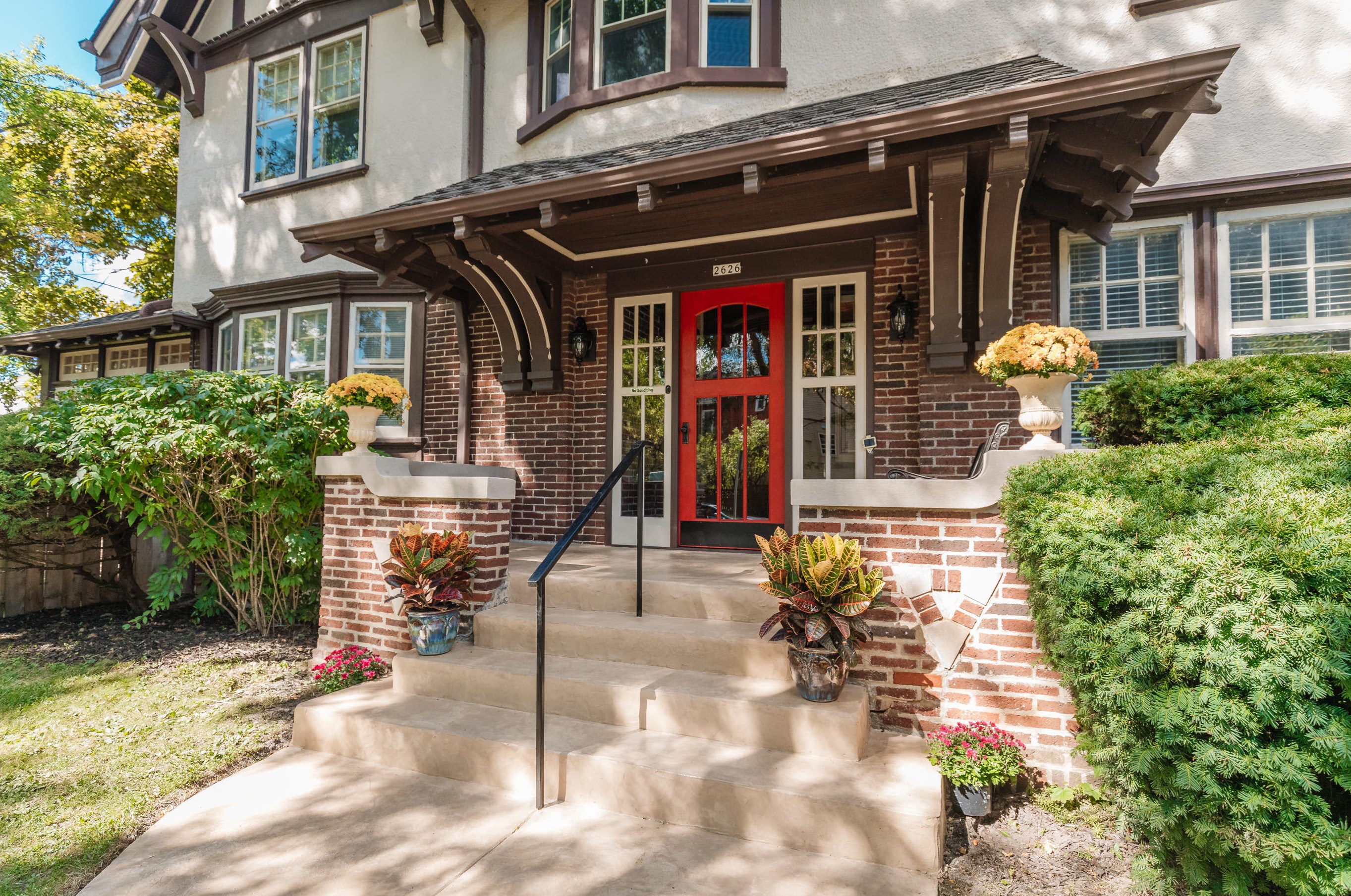 2626 Hartford Ave, Milwaukee, WI 53211-3143