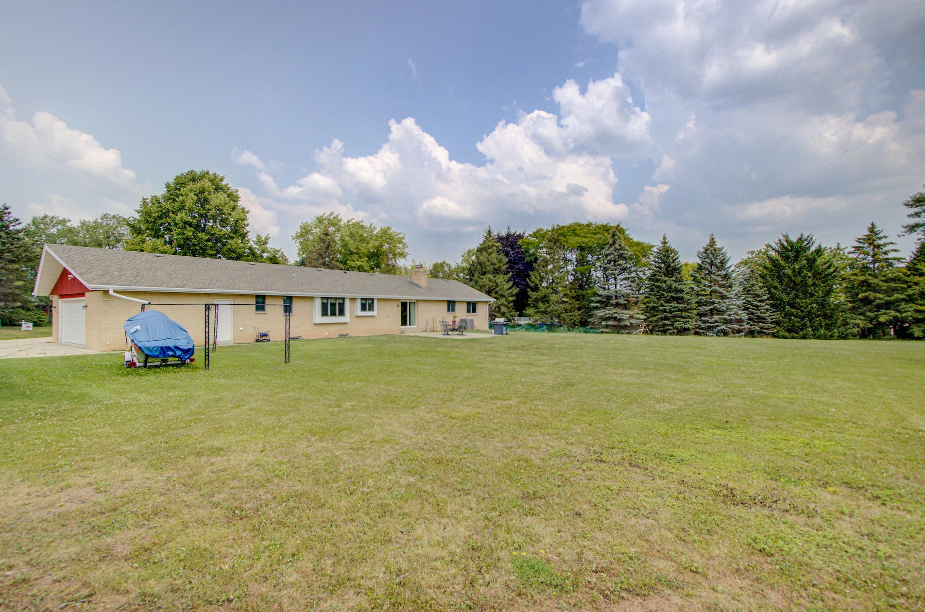 4100 Alpine Cir, Brookfield WI  53005-1410 exterior