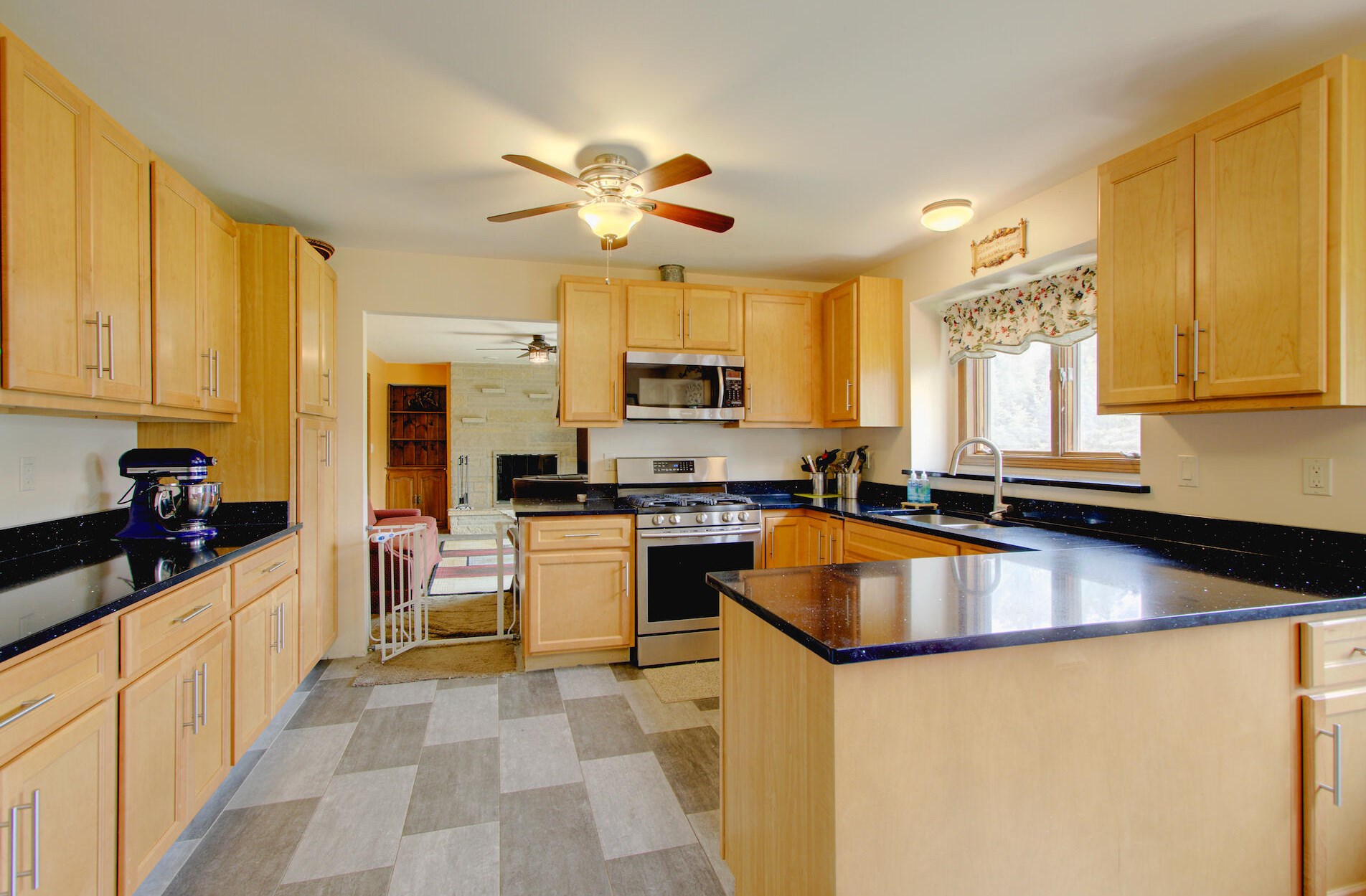 4100 Alpine Cir, Brookfield WI  53005-1410 exterior