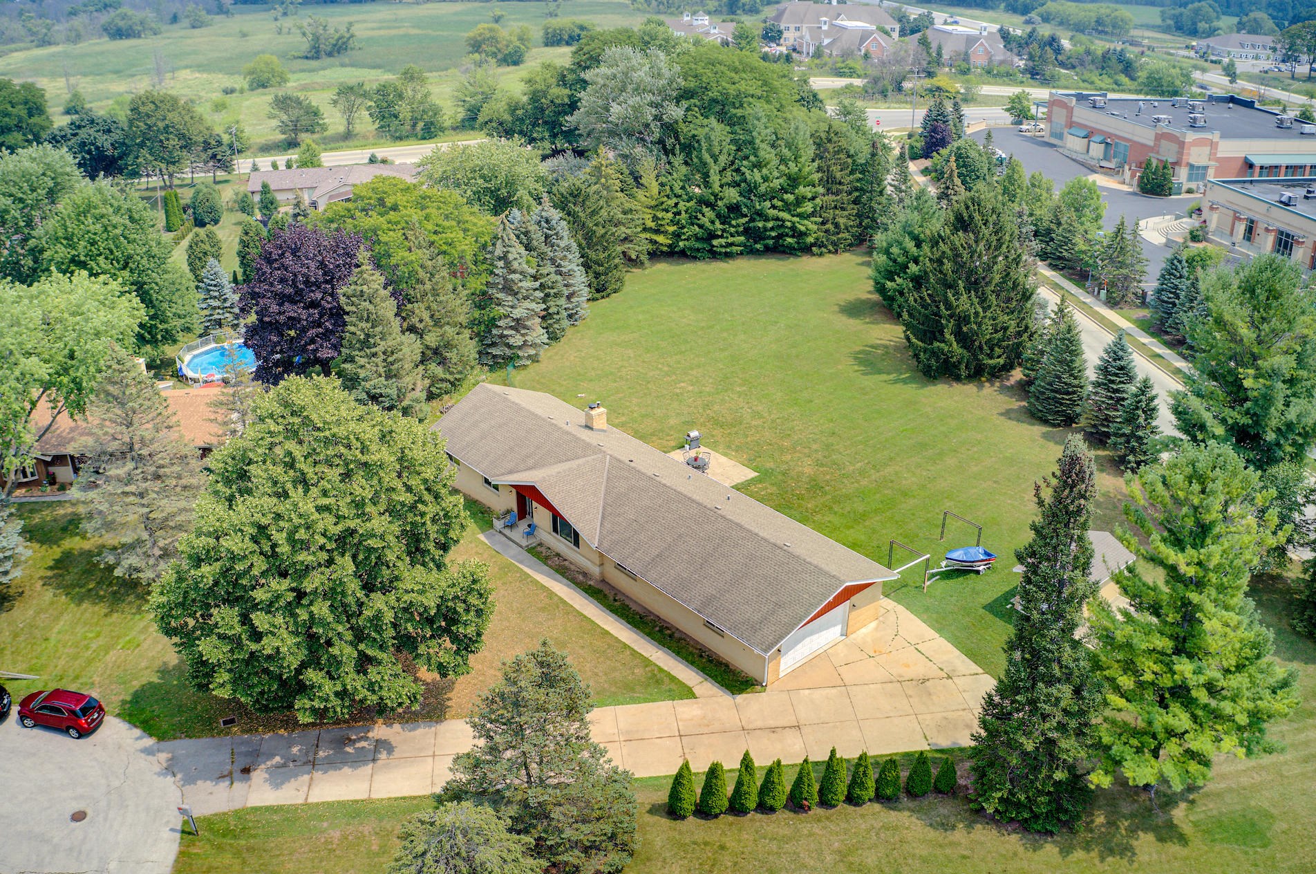 4100 Alpine Cir, Brookfield WI  53005-1410 exterior