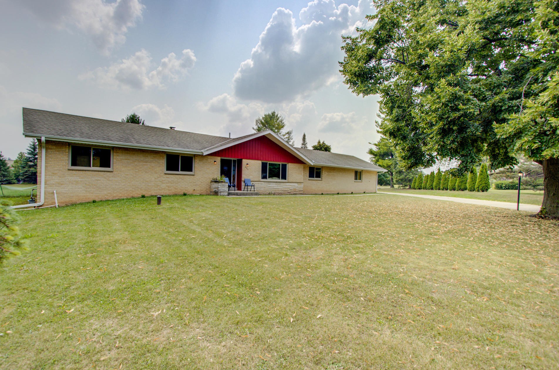 4100 Alpine Cir, Brookfield WI  53005-1410 exterior