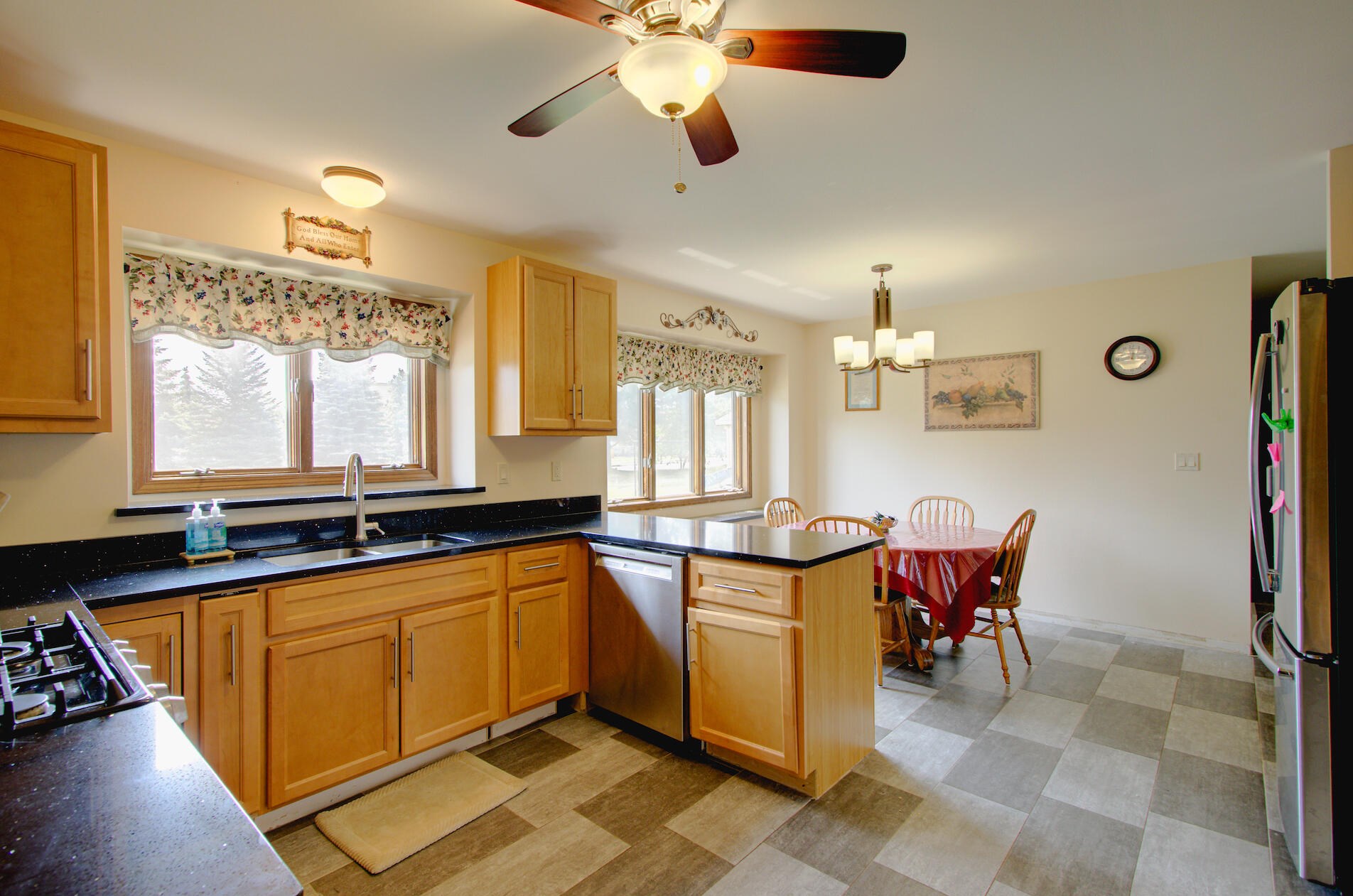 4100 Alpine Cir, Brookfield WI  53005-1410 exterior