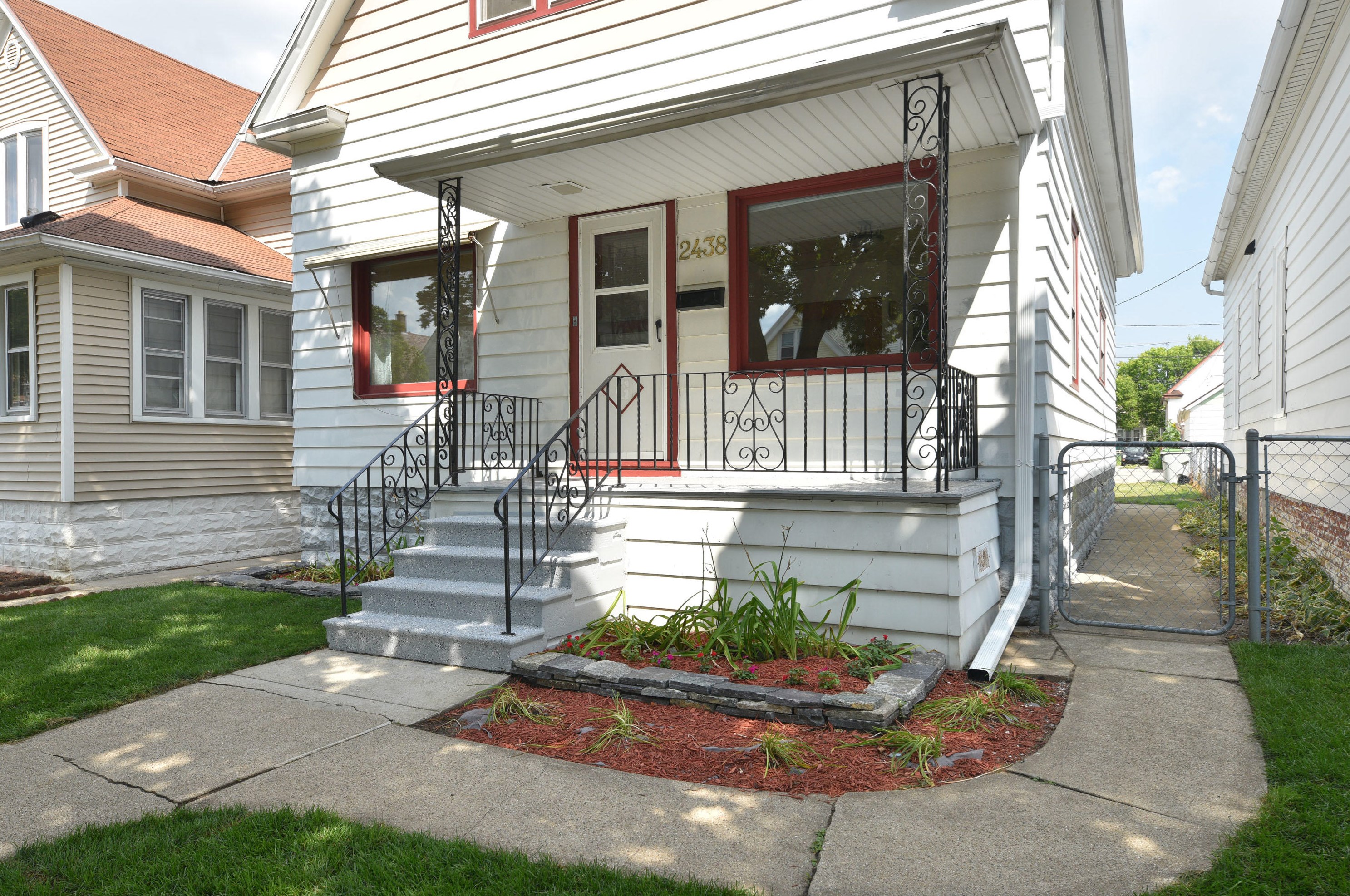2438 S 30th St, Milwaukee, WI 53215