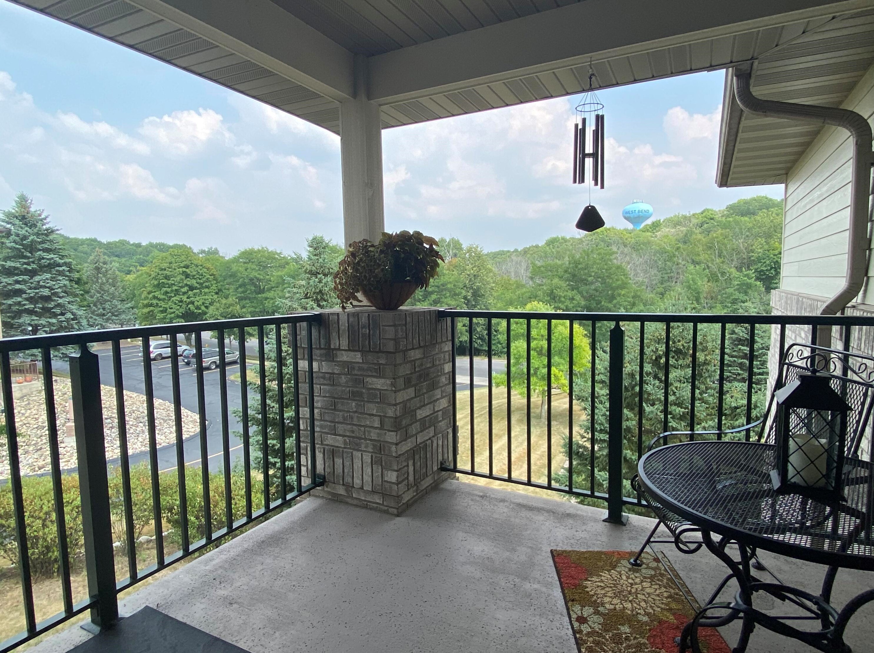 480 N Silverbrook Dr #208, West Bend, WI 53090