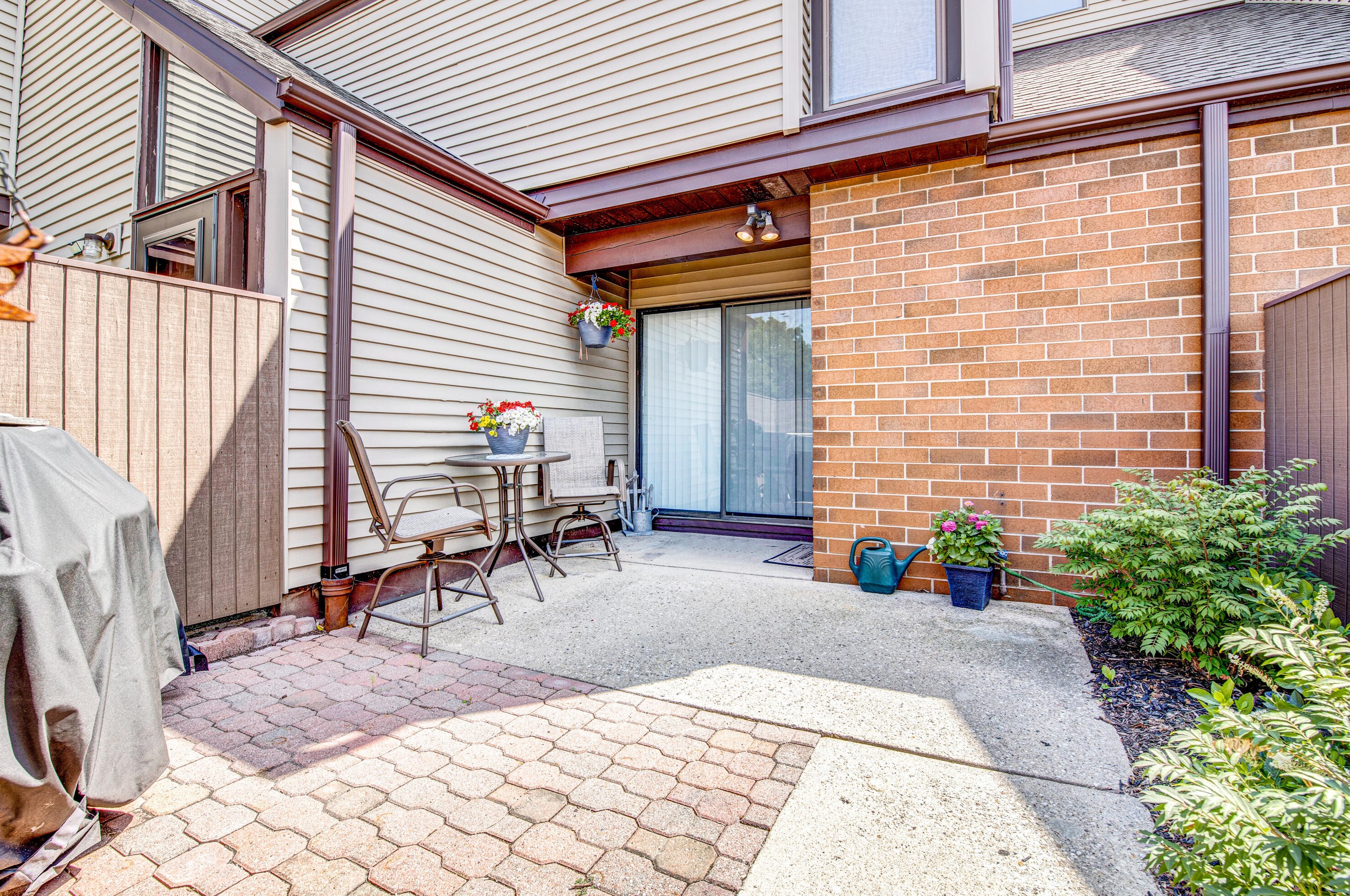 1661 Edgerton Ave, Milwaukee WI  53221-3554 exterior