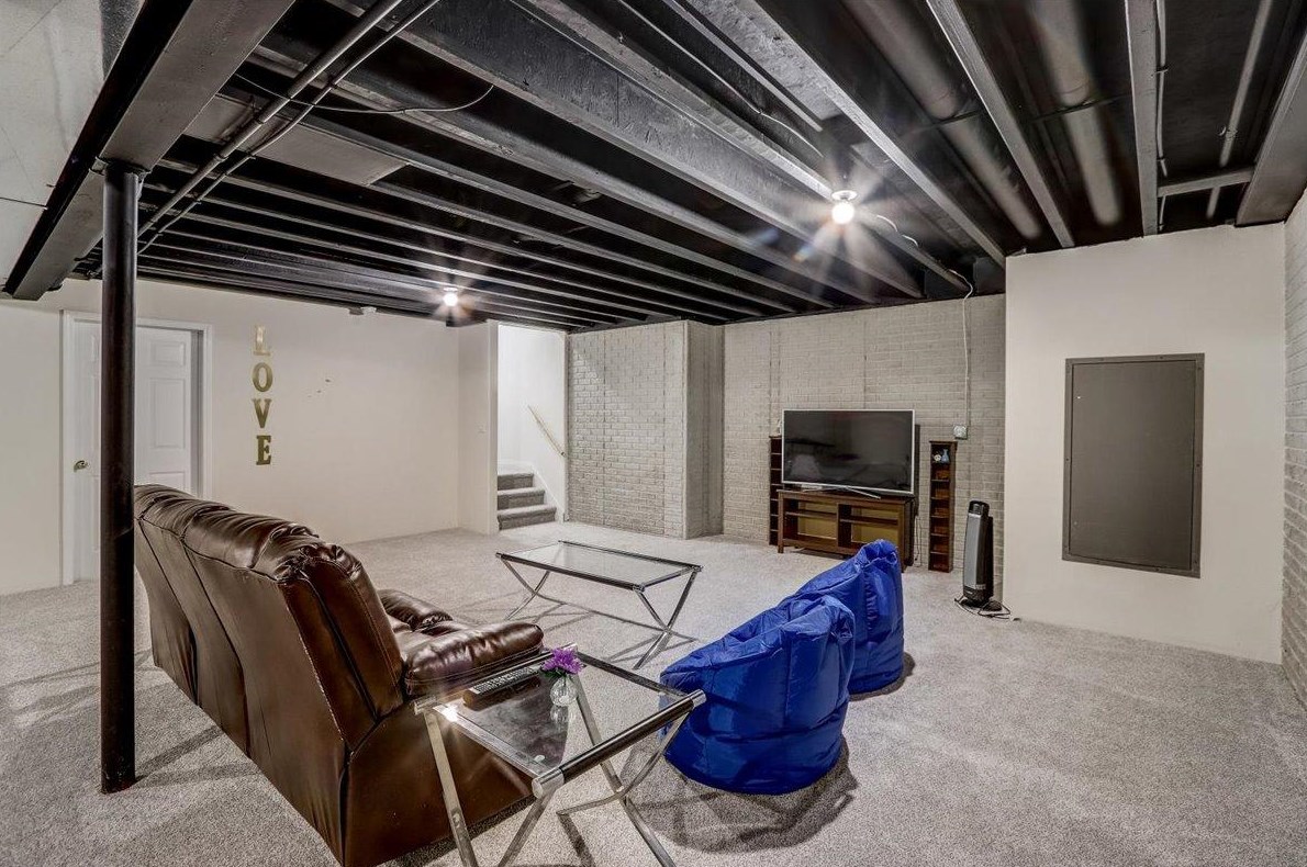 2230 Southland Dr, Oak Creek WI  53154-3631 exterior