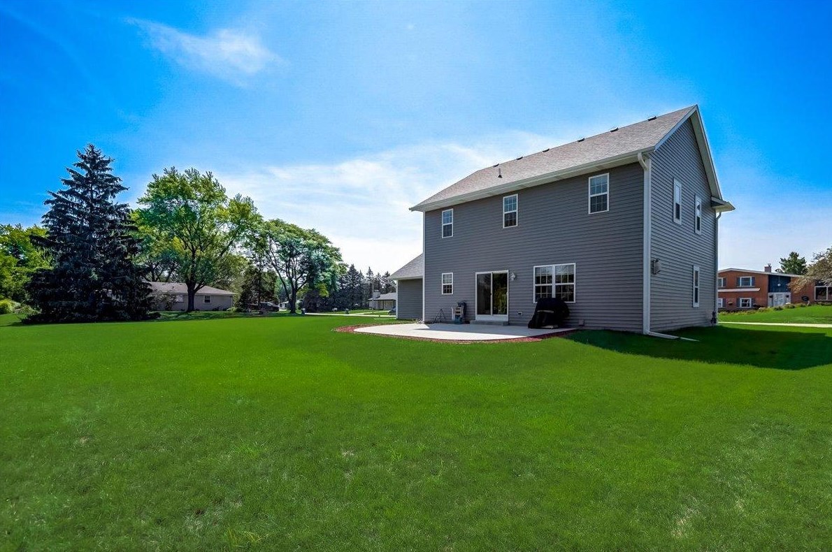 2230 Southland Dr, Oak Creek WI  53154-3631 exterior