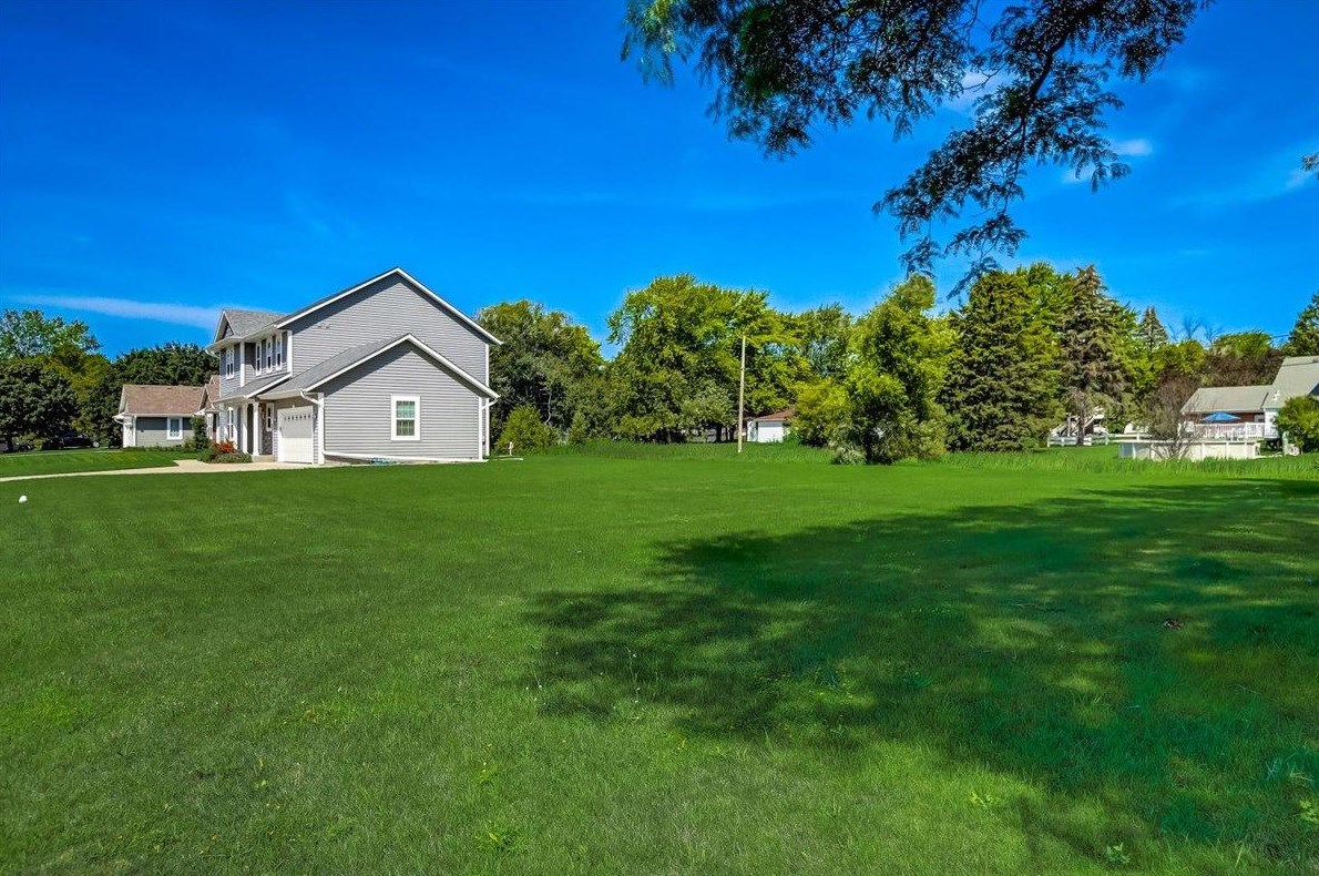 2230 Southland Dr, Oak Creek WI  53154-3631 exterior