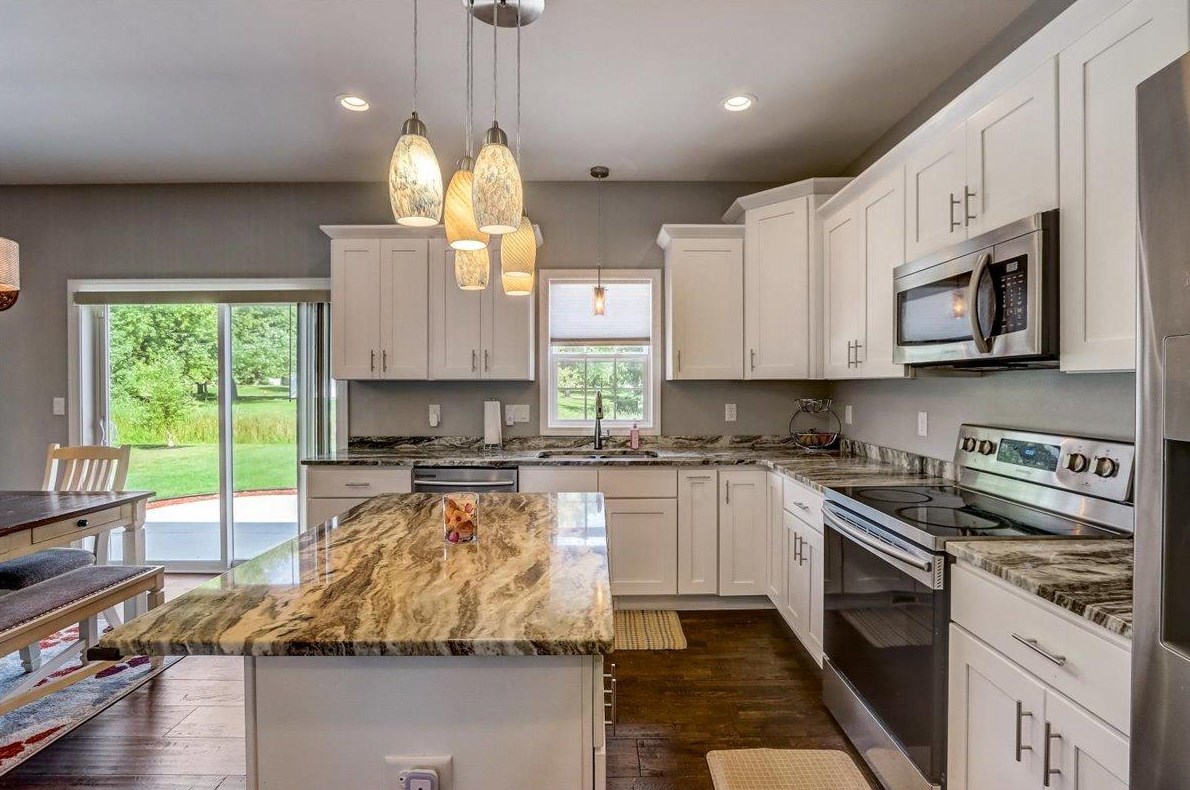 2230 Southland Dr, Oak Creek WI  53154-3631 exterior