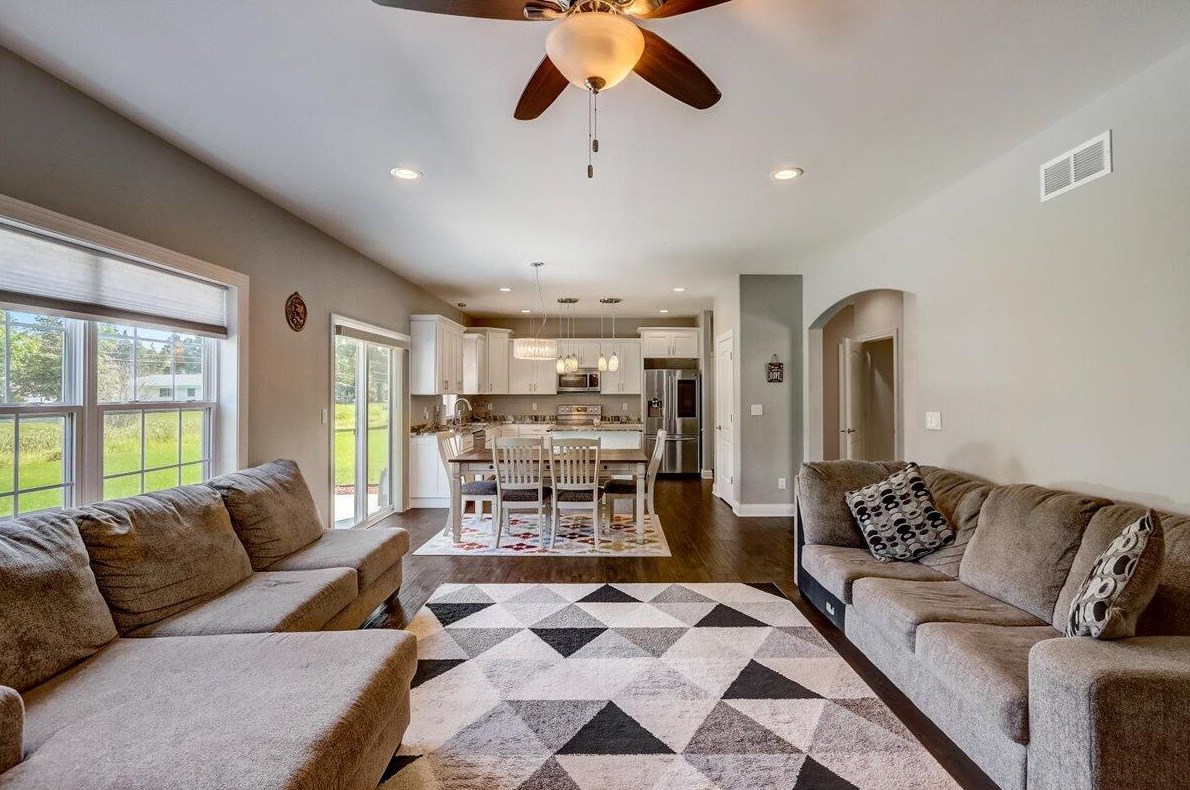 2230 Southland Dr, Oak Creek WI  53154-3631 exterior