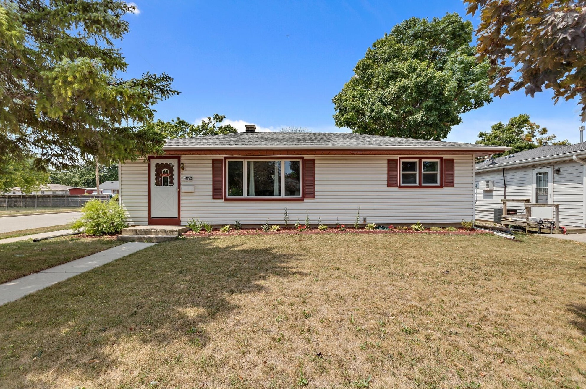 3052 93rd St, Sturtevant, WI 53177