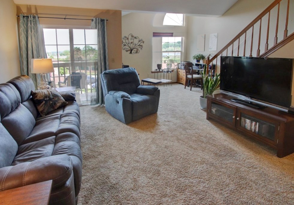 4875 Easy St #11, Chenequa, WI 53029