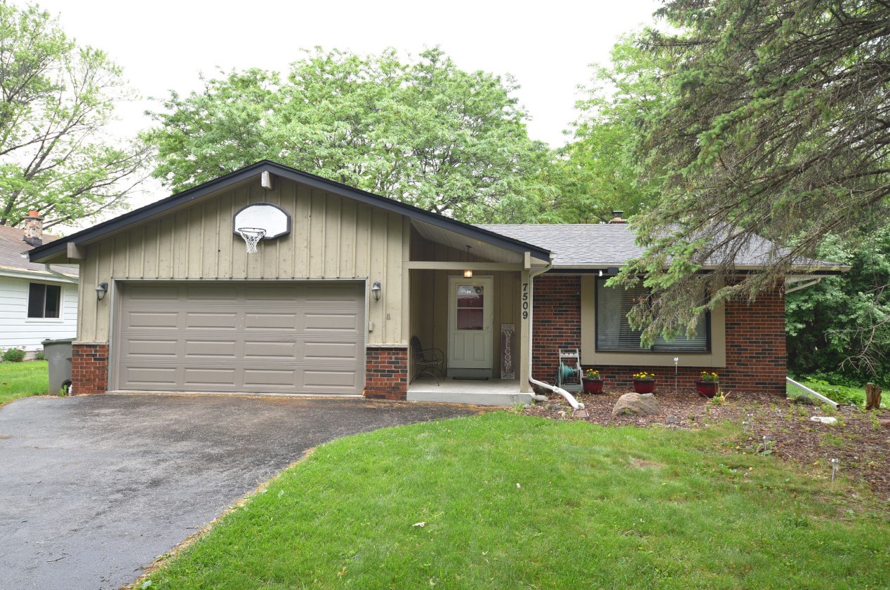 7509 N 89th St, Milwaukee, WI 53224