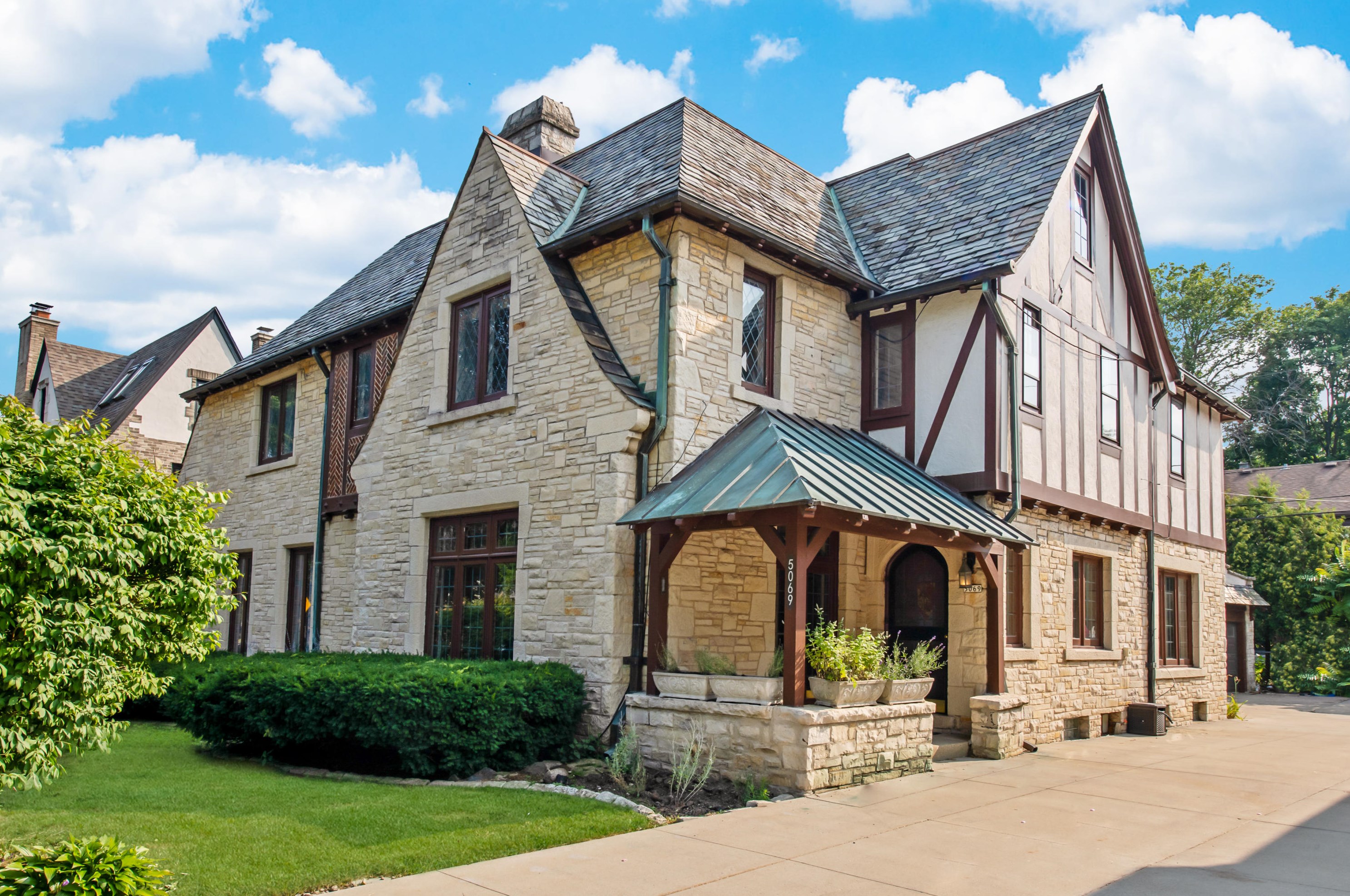 5069 N Lake Dr, Milwaukee, WI 53217