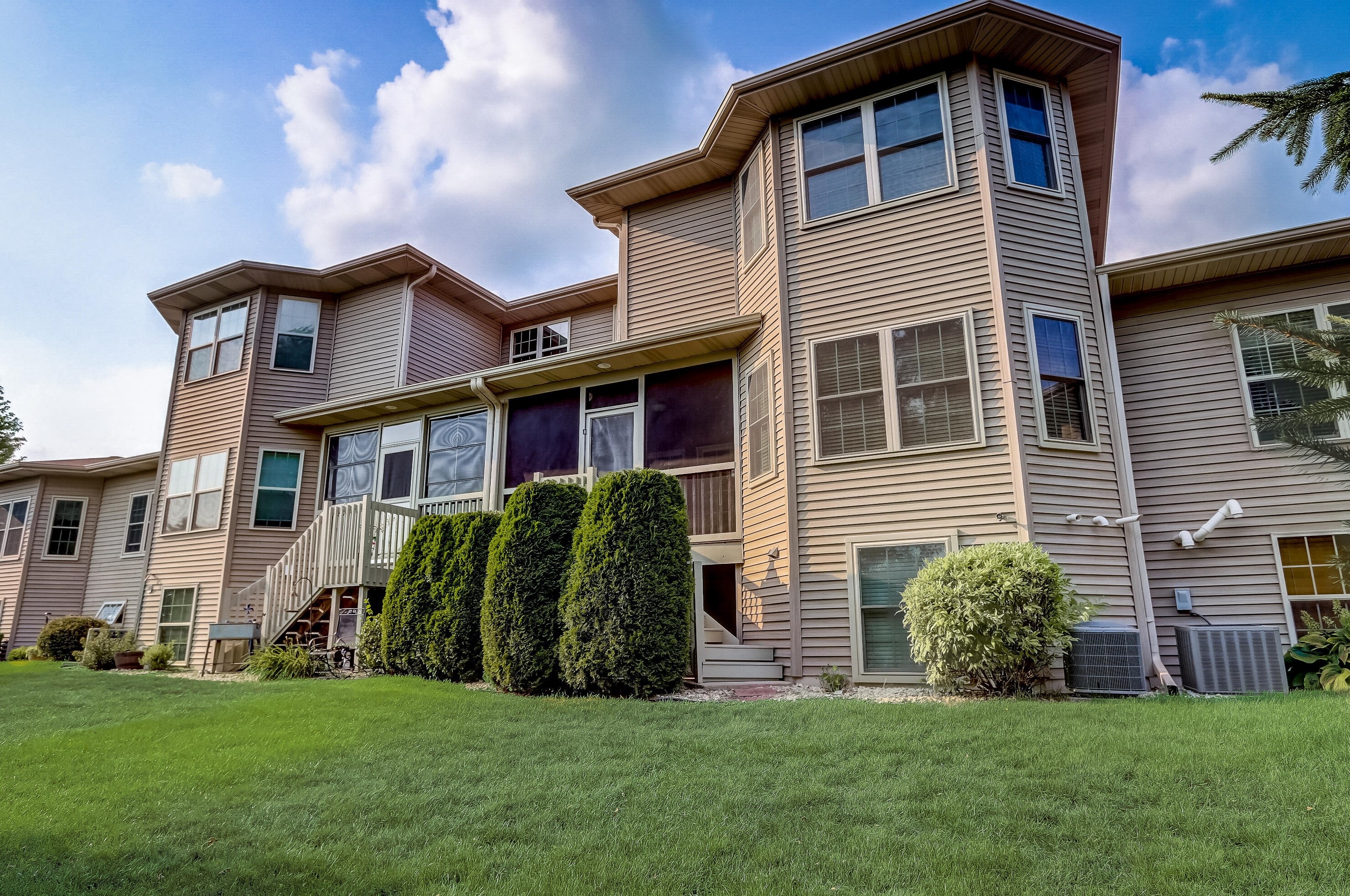 130 Eagle Pointe Dr, Delavan WI  53115-2139 exterior