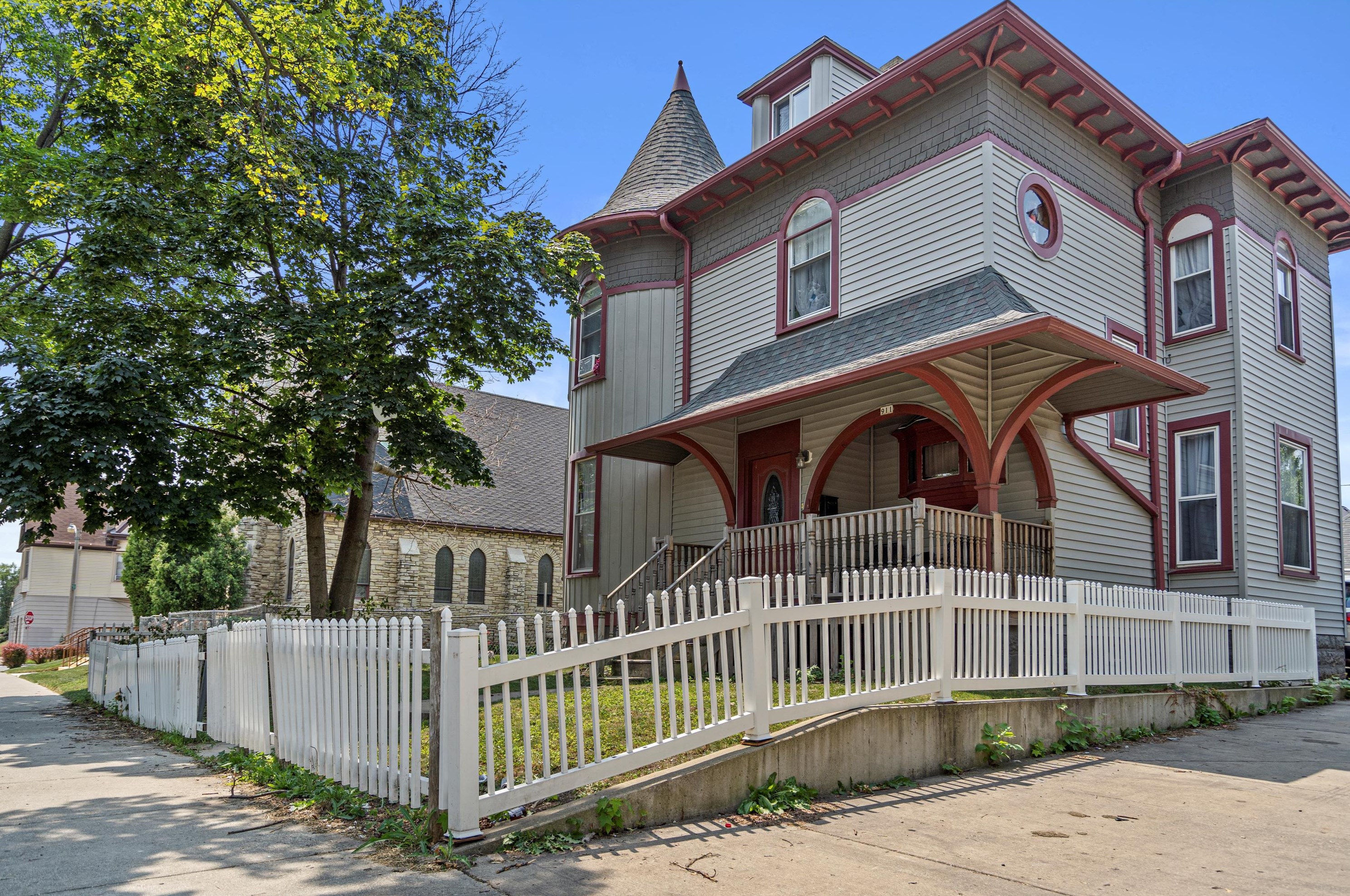911 S 26th St, Milwaukee, WI 53204