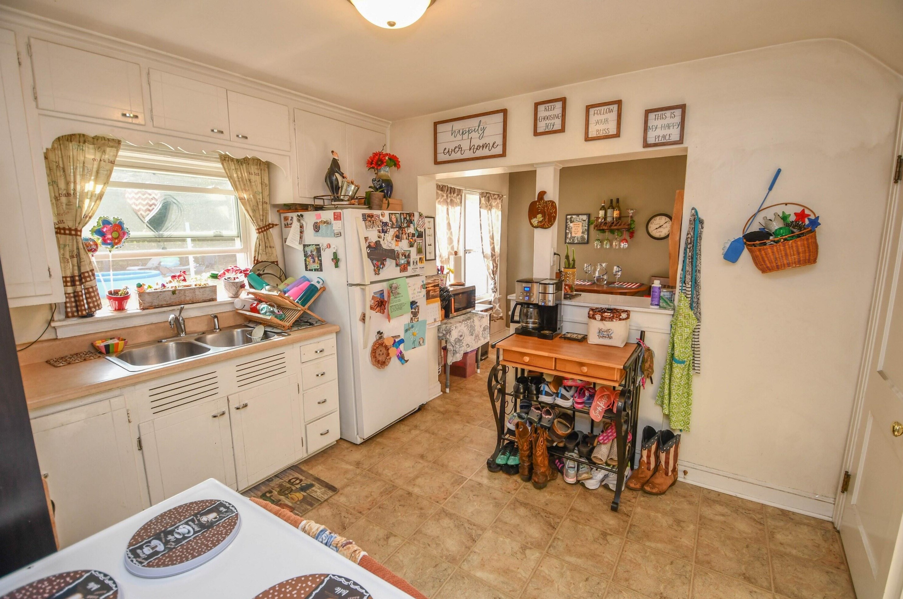 1952 Beulah Ave, East Troy, WI 53120
