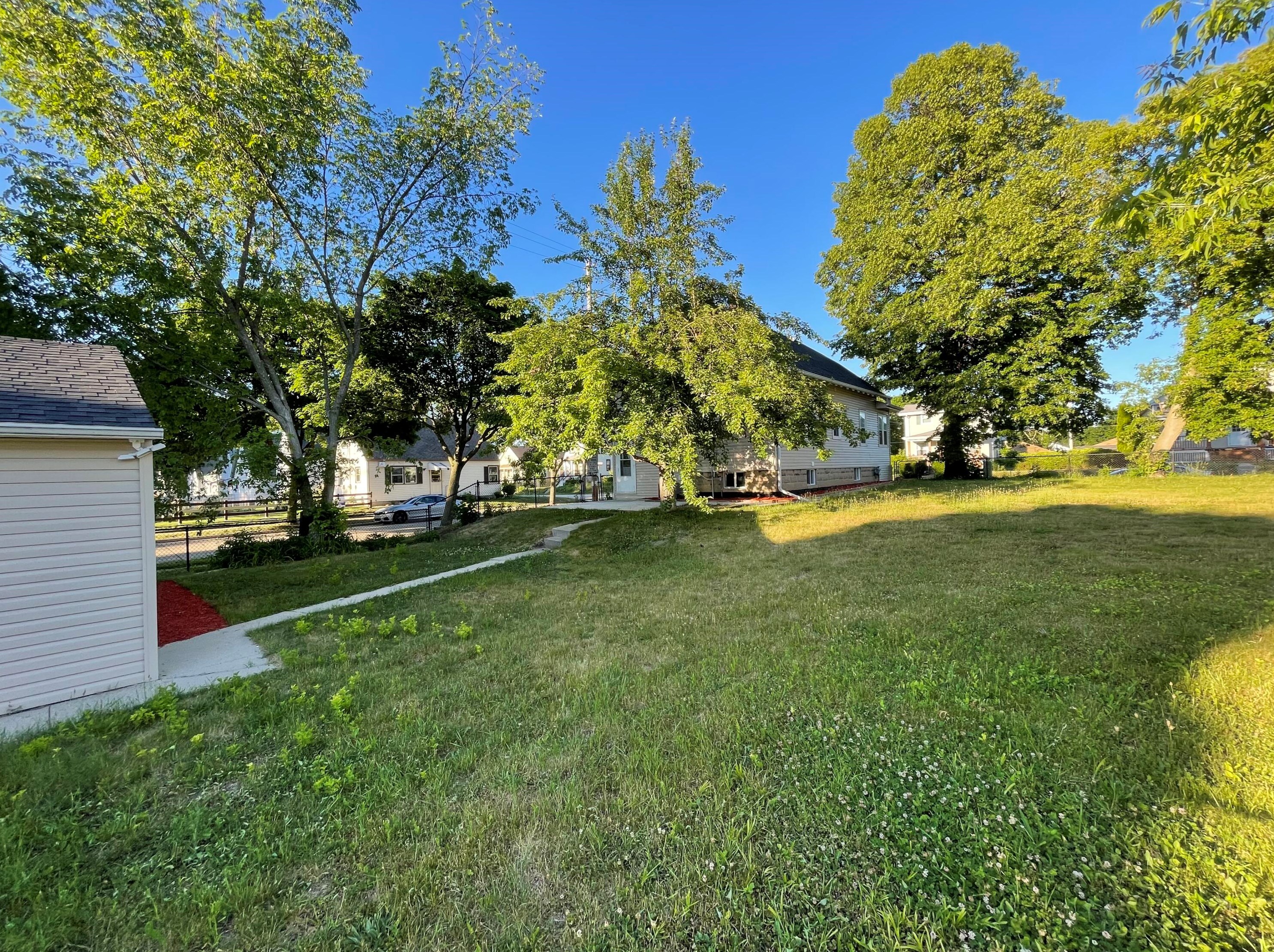 3747 Ahmedi Ave, Milwaukee WI  53235-4151 exterior