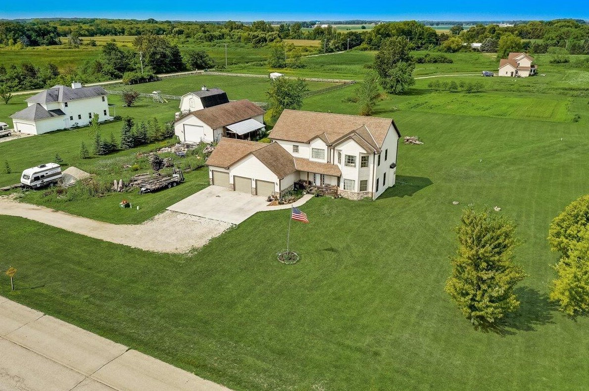 1116 S Cox Rd, Kansasville, WI 53139