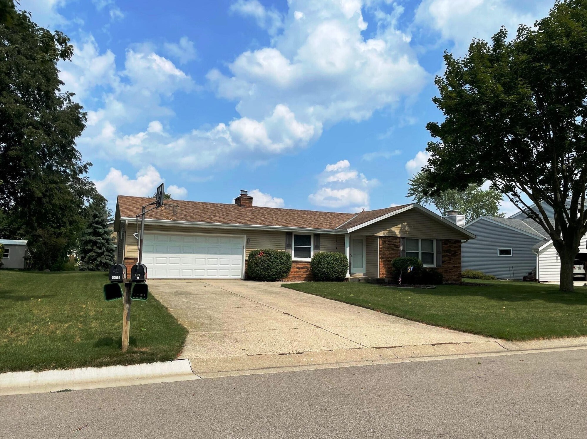 4420 S Rachel Ln, Waukesha, WI 53151