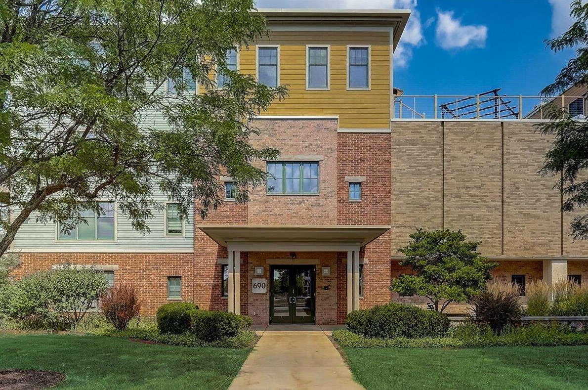 690 Rivershores Dr #204, West Bend, WI 53090