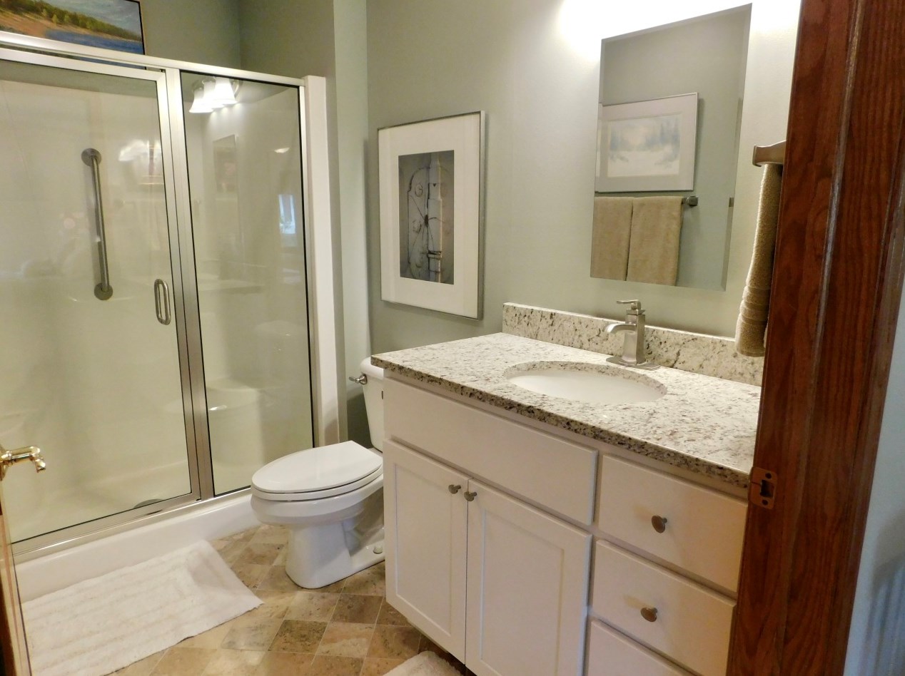 657 Hartford Sq, Hartford WI  53027-1982 exterior