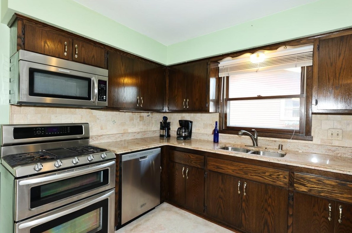 6218 Delaware Ave, Cudahy, WI 53110-2873