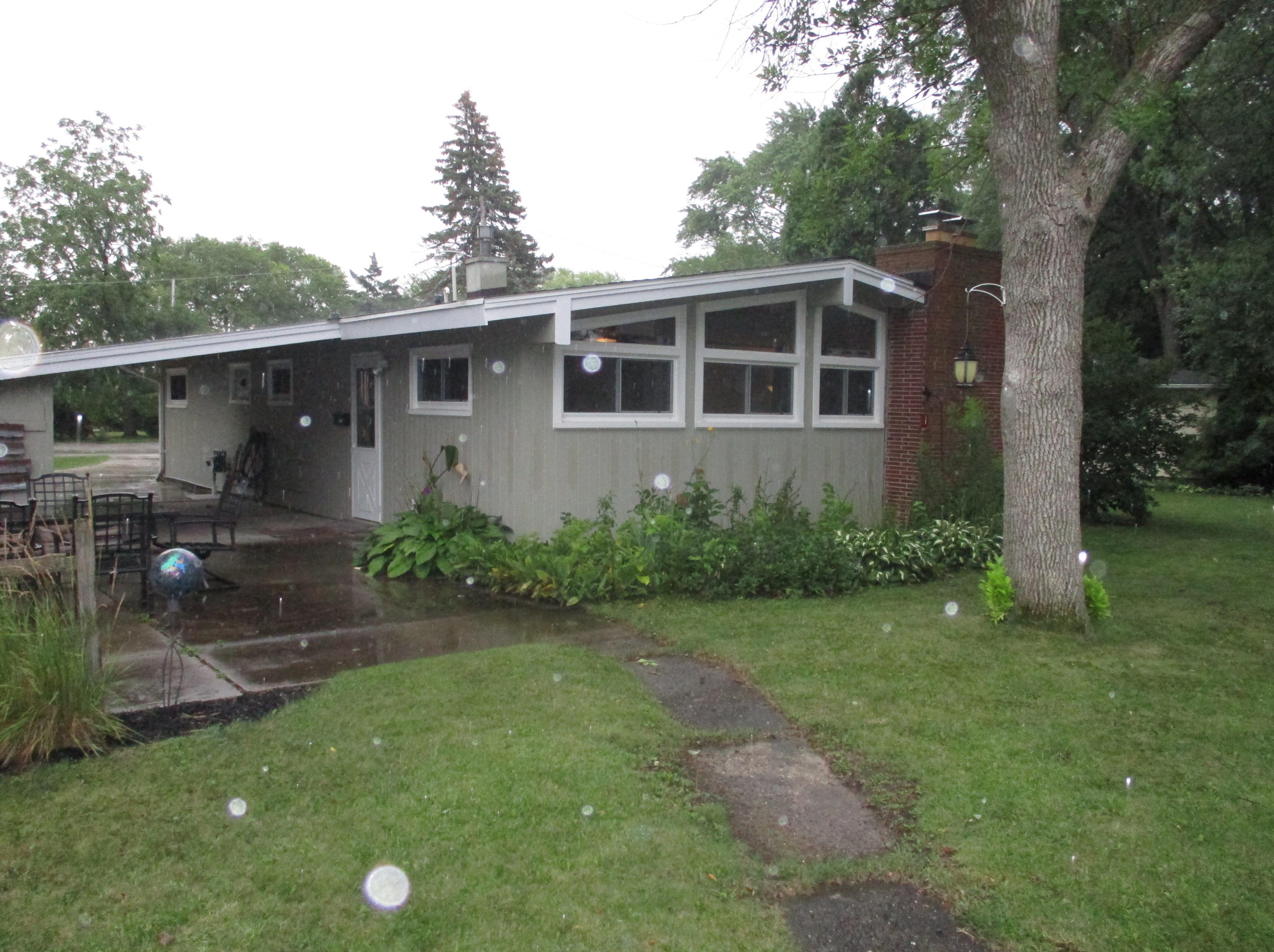 7122 W Wilbur Ct, Milwaukee, WI 53220