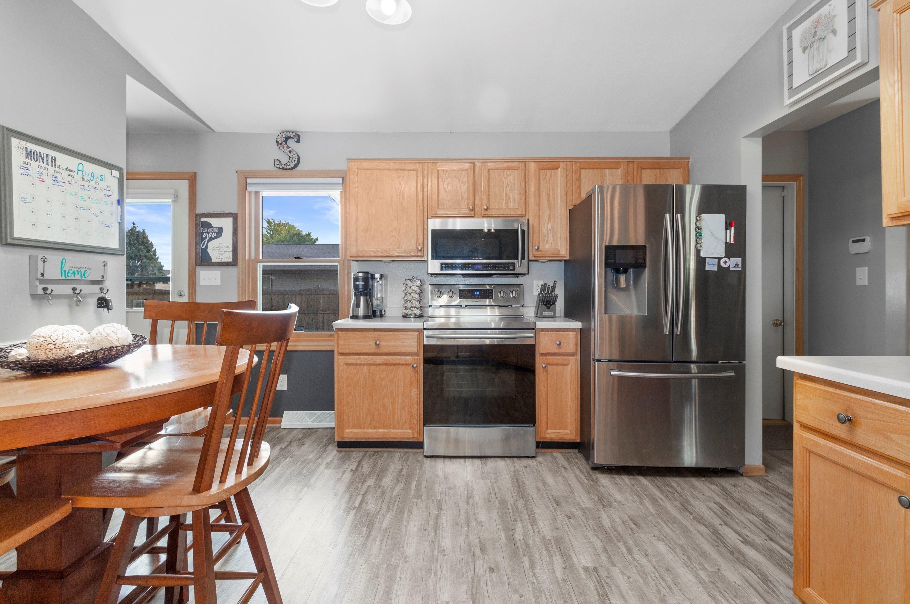 710 E Deer Ridge Pass, Oak Creek, WI 53154